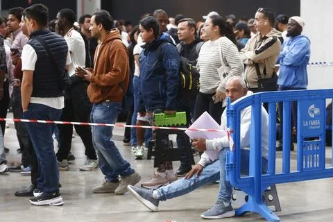 Migrants queue to obtain documents needed for their regularization, Lhospitalet  스톡 사진