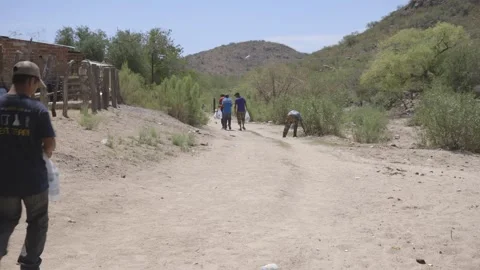 Migrants in Sasabe, Mexico Walking Back to a Safe House Vídeo Stock 307165141