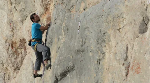 Mihnea rock climbing handheld Stock-Footage 37798967