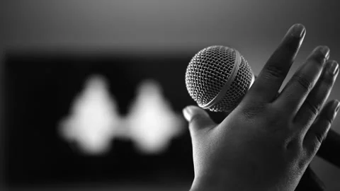 A mike in the studio black and white Stockbeeldmateriaal 134595689