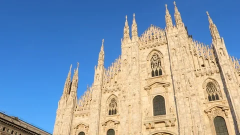 Milan Cathedral facade with camera rotation Video stock 125892910