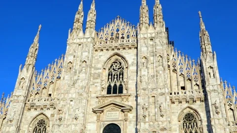 Milan duomo view of the upper part of the cathedral, the points and the statues 스톡 동영상 125892908