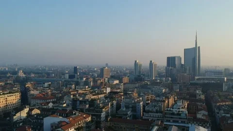 On Milan 動画素材 166570415