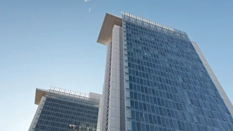 Milan Garibaldi Skyscraper Blue Sky Morning Maire Tecnimont tilt 스톡 동영상 104493382