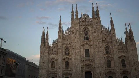 MILAN - JULY 18: Left to right pan real time establishing shot of a Milan 스톡 동영상 122284572