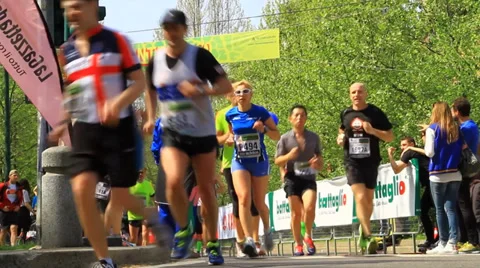 Milan Marathon Runners Video stock 37037081