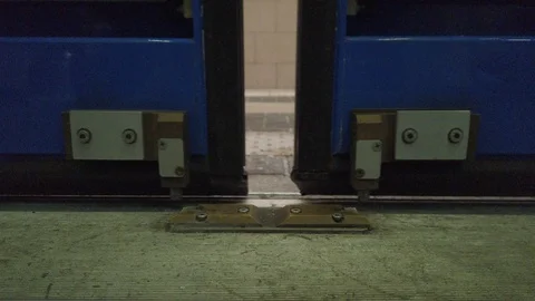 Milan Train Door Opening Closing from the Inside 스톡 동영상 103145295
