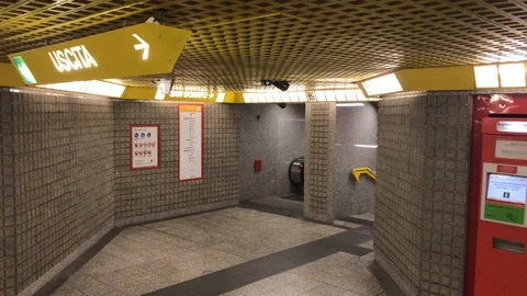 Milan Yellow Underground 動画素材 92840593