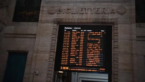 Milano Centrale train station timetable board Видео 159963643