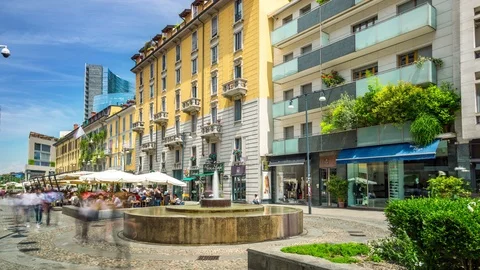 MILANO, ITALY - MAY 3, 2017: Timelapse of the street day city famous pedestrian Stock Footage 86558328