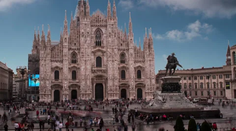 Milano Piazza Duomo crowd time lapse Stock Footage 32629462