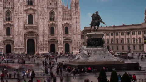 Milano piazza Duomo tracking left HD Stock Footage 32629283