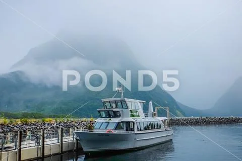 Mildford Sound, New Zealand December 17th, 2017 : Scenery of Milford Sound Stock Photos