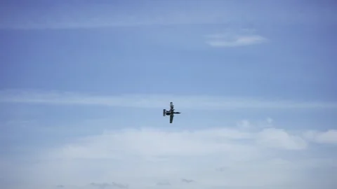 Military air plane fighter A-10 Thunderbolt fly against blue sky, slow motion 库存影片 246652257