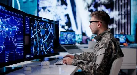 Military Commander Studies Map At Army Base, Planning Strategic Defense. Foto stock