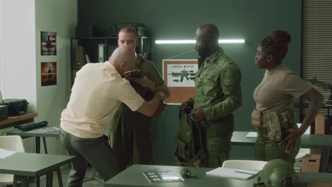 Military Instructor Putting on Tactical Vests to Diverse Cadets Vídeos de archivo 257799328