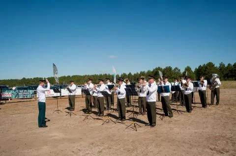 Military orchestra playing on show program. Tyumen Stockfoto's