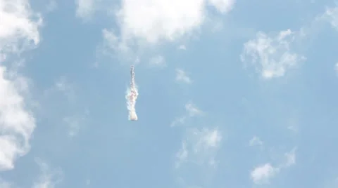 Military plane crashes down Vídeo Stock 39857776