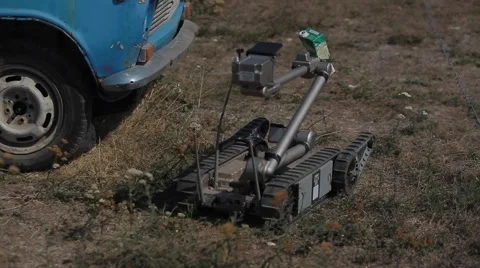 Military sapper robot  for the explosions on the remote control Vidéo 61247562