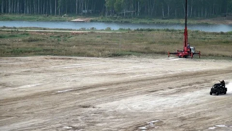 Military war machine machine runs an obstacle course. 動画素材 118801695