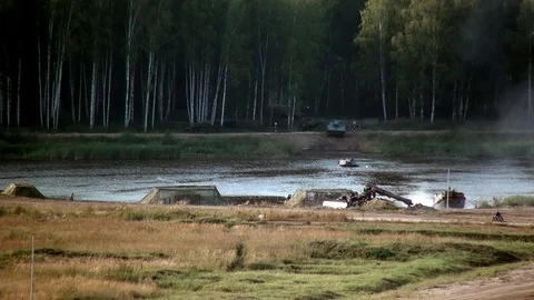 Military war machine machine runs an obstacle course. Video stock 120092124