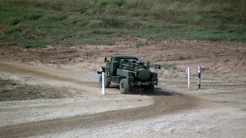 Military war machine machine runs an obstacle course. Видео 149579582