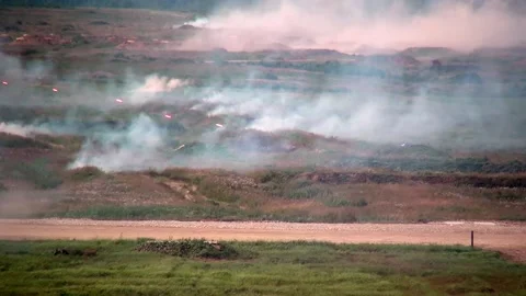 Military war machine machine runs an obstacle course. Видео 149579595