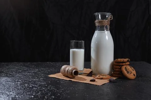 Milk and stack of chocolate chip cookies Stock-Fotos