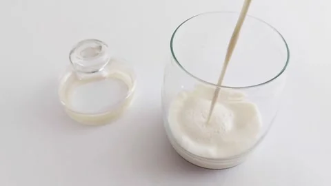 Milk Cascade-Frothy Pour into Clear Glass 스톡 동영상 308705500