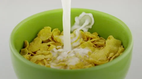 Milk with cereals for breakfast Vídeos de archivo 12511625