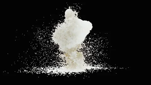 Milk splash, with Alpha matte. Stockbeeldmateriaal 336109935