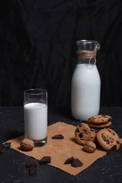 Milk on table with tasty chocolate chip cookies 스톡 사진