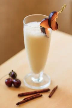 Milkshake with fresh plums Foto stock