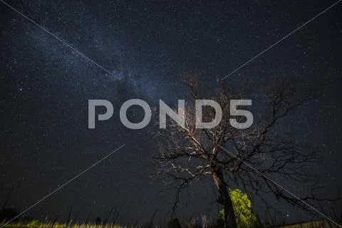 The milky way in the September sky above the Hawaiian Island of Kauai Stock Photos