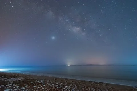 Milkyway rising Stockbeeldmateriaal 164396972