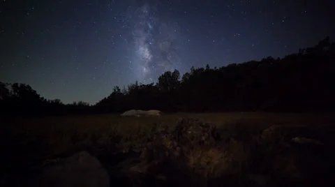 Milkyway Time-Lapse by tree line Vídeos de archivo 34212036
