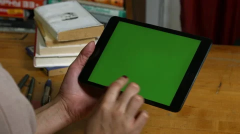 Millenial Girl using a green screen ipad Stock-Footage 59778942