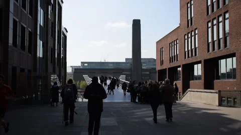 Millenium Bridge &amp; Tate Modern 库存影片 130909947