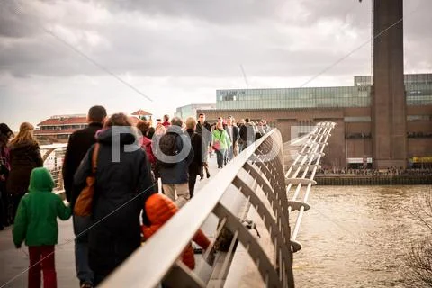 Millenium Bridge with Tate Modern Stock Photos