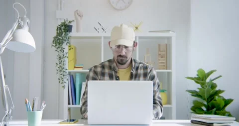 Millennial freelancer working on computer desk remotely from home phone call. Stock-Footage 272754535