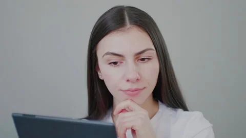 Millennial girl having an idea tapping tablet screen. Stock Footage 149187358