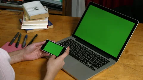 Millennial Girl using a Green Screen ipad and macbook pro Video stock 59779571