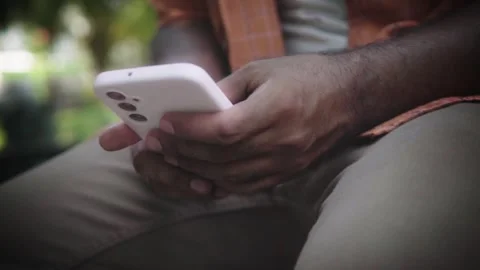 Millennial's hands holding and using smartphone Vídeo Stock 341441910