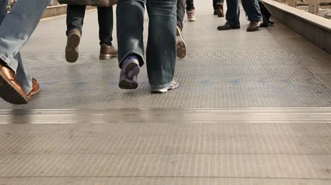 Millennium Bridge - Pedestrians cossing Stock Footage 37721880