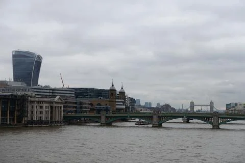 Millennium Bridge from the riverside Stock Photos