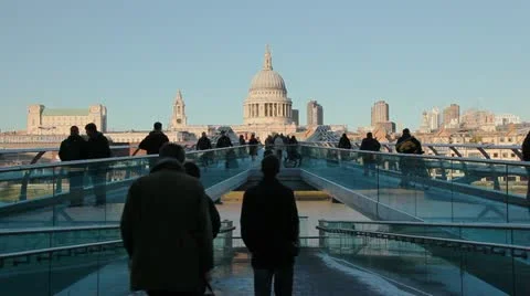 Millennium Bridge in Winter Video stock 11129780