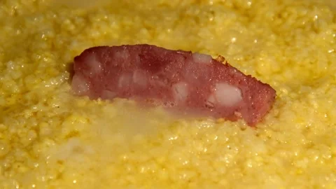 Millet with sliced sausage Vidéo 314202745