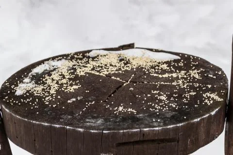 Millet spilled on the stump Foto stock