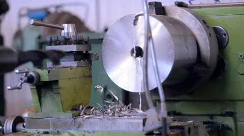 A milling machine operator prepares the machine to the beginning of works Vidéo 57688322