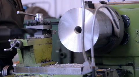 A milling machine operator prepares the machine to the beginning of works Vidéo 57688360